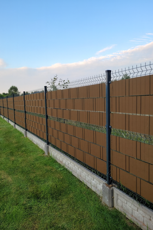 taśma brązowa na ogrodzenie.png